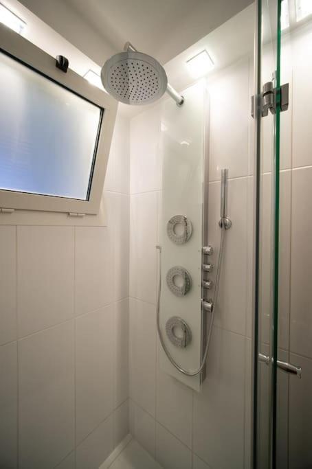 Fully Equipped Apartment Balcony Sleeps 7 Wifi Marseilles Exterior foto